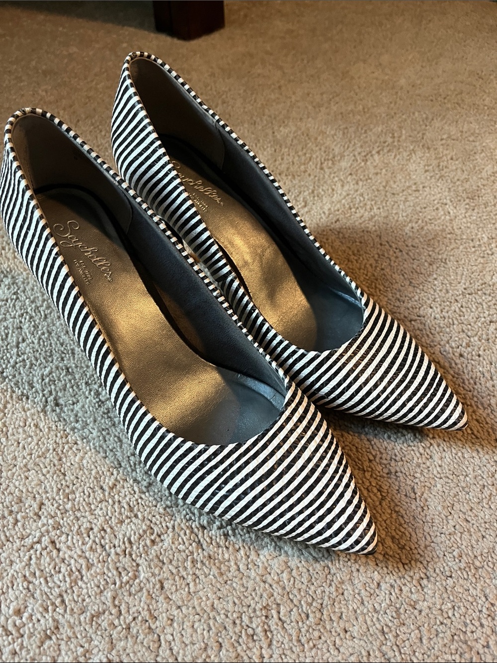 Seychelles black and white strip heels